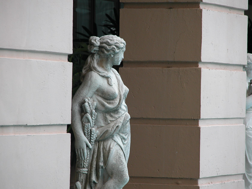  Bitmore Hotel